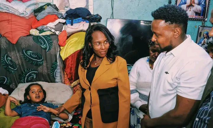 You are currently viewing ከንቲባ አዳነች አቤቤ ለ10 ዓመታት በአልጋ ላይ ለቆየችው ሕፃን ብሌን የ4 ሚሊዮን ብር ልገሳ አደረጉ