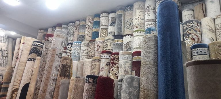 በወለል ምንጣፍ ንግድ ስራ ላይ ተሰማርተው ከ1 ነጥብ 5 ሚሊዮን ብር በላይ ያለደረሰኝ ሽያጭ ሲፈፅሙ የተገኙ 8 ተጠርጣሪዎች በህግ ቁጥጥር ስር ዋሉ