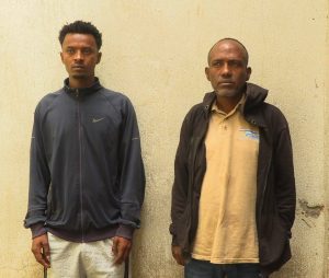 Read more about the article በህገ ወጥ መንገድ ከአዲስ አበባ ሊወጣ የነበረ 6 በርሜል ነዳጅ ከነ ተጠርጣሪዎቹ በቁጥጥር ስር ዋለ