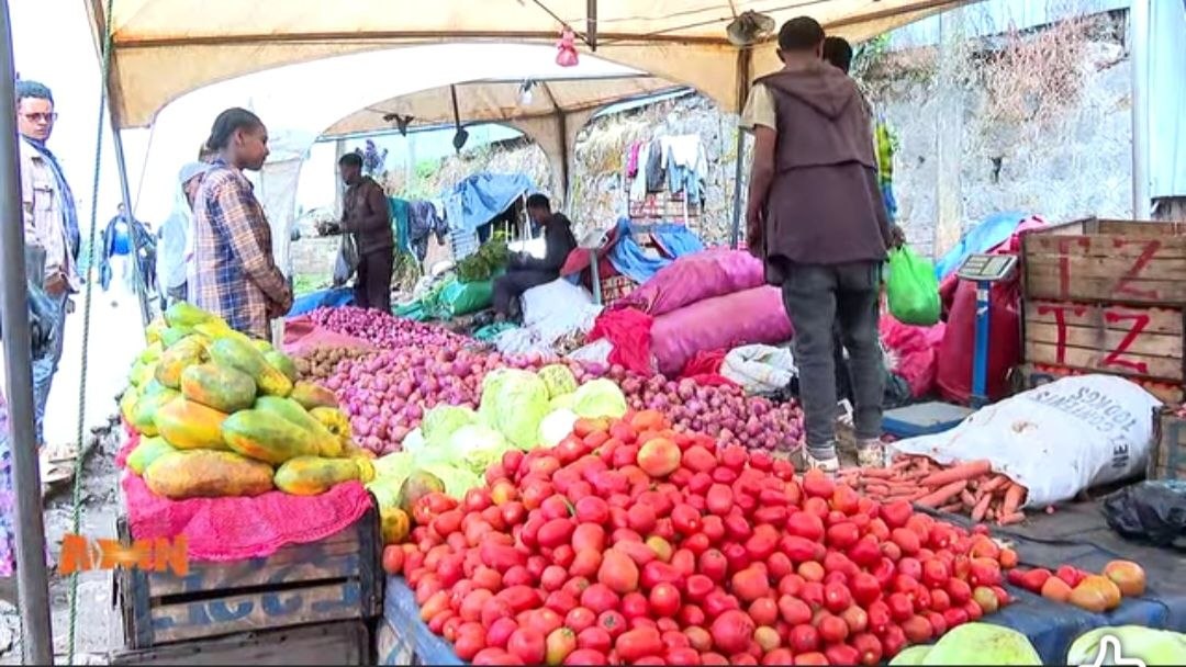 You are currently viewing በአዲስ አበባ የቅዳሜ እና እሁድ ገበያዎች የኑሮ ጫናን እያቀለሉ ነው – ሸማቾች