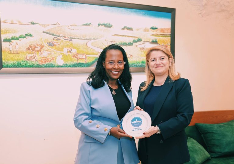 ከጣሊያን የውጭ ጉዳይና ዓለም አቀፍ ትብብር ምክትል ሚኒስትር ማሪያ ትሪፖዲ ጋር የወንዝ ዳርቻ ልማትና የአካባቢ ጥበቃ ስራዎችን ጎብኝተናል - ከንቲባ አዳነች አቤቤ