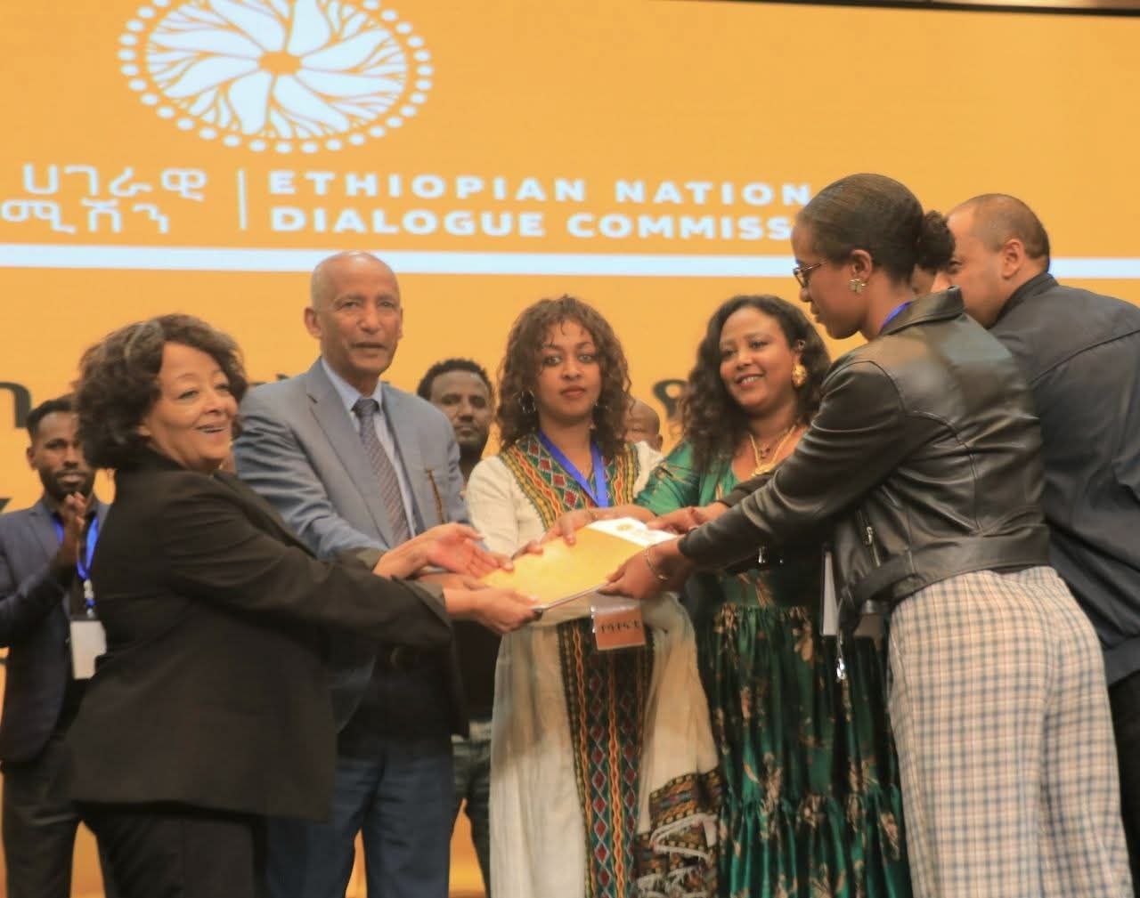 You are currently viewing የትግራይ ክልል የባለድርሻ አካላት ያሰባሰቧቸውን አጀንዳዎች የኢትዮጵያ ሀገራዊ ምክክር ኮሚሽን ተረከበ