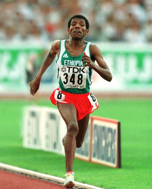 ሻለቃ አትሌት ኃይሌ ገብረ ሥላሴ ህዝቡን በእምባ ያራጨው ጀግናው አትሌት