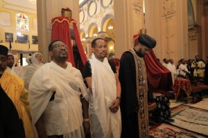 Read more about the article ምእመናን የኢየሱስ ክርስቶስን መከራ በማሰብ በጾም፣ በጸሎትና በስግደት ዕለቱን እያሳለፉ ነው