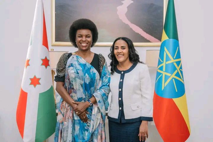 You are currently viewing ቀዳማዊት እመቤት ዝናሽ ታያቸዉ ከቡሩንዲ ቀዳማዊት እመቤት አንጀሊን ንድያይሺሚዬ ጋር ተወያዩ