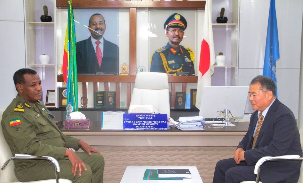 You are currently viewing የጃፓን ጠቅላይ ሚኒስትር ልዩ አማካሪ ሚስተር ኦዌ ሳዳማሳ የመከላከያ ሠላም ማስከበር ማዕከልን ጎበኙ