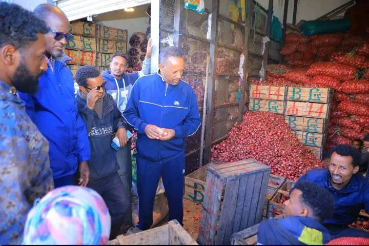 You are currently viewing የትንሣኤ በዓል ገበያን ለማረጋጋት በትላልቅ የገበያ ማዕከላት ምርት በቅናሽ ዋጋ እየቀረበ ነዉ