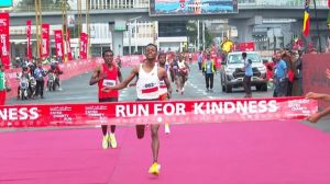 Read more about the article በዛይድ የደግነት ሩጫ የ5 ኪሎ ሜትር ውድድር አትሌት ንብረት ክንዴ እና አለሽኝ ባወቀ አሸናፊ ሆኑ