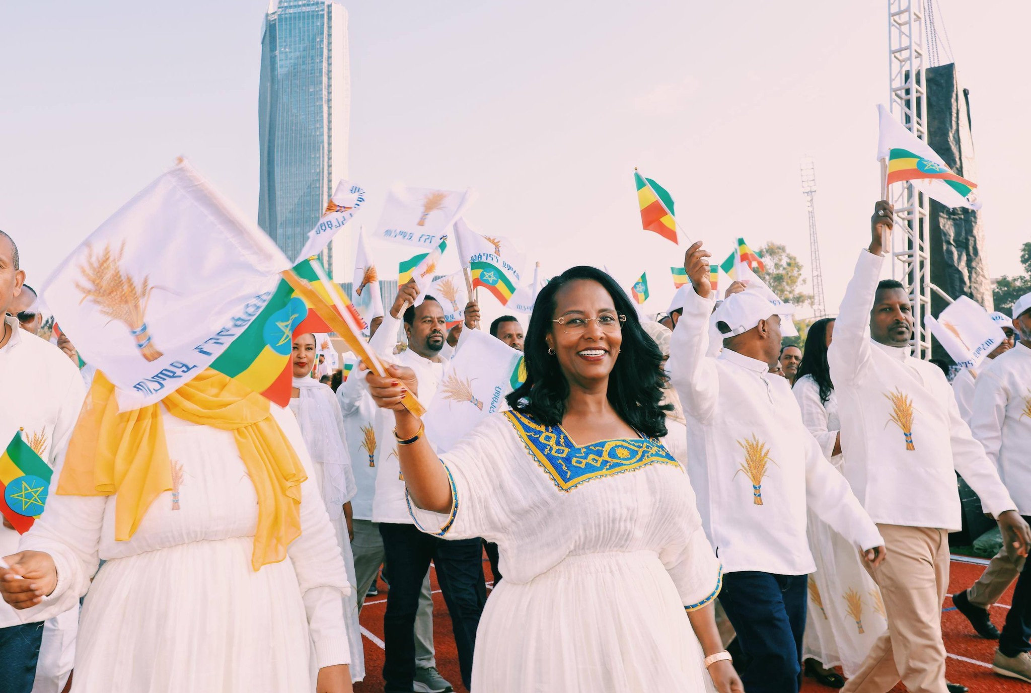 You are currently viewing ዛሬ በከተማችን አዲስ አበባ 7ኛው አገራዊና ከተማ አቀፍ ጠቅላላ ምርጫ የብልጽግና ፓርቲን ዓላማና ግብ የሚደግፍ፣ የፓርቲውን የምረጡኝ ቅስቀሳ የሚያጎላ ታላቅ የድጋፍ ሰልፍ በደማቅ ሁኔታ ተካሂዷል።