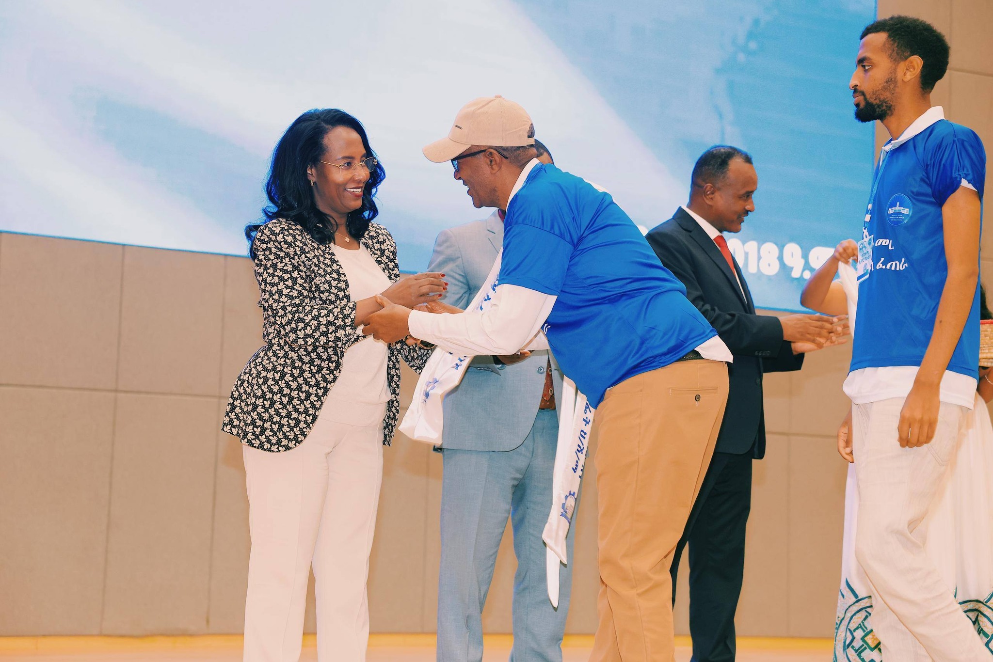 You are currently viewing የድህነታችን ቋጠሮ የሚፈታው ሁላችንም በርትተን ስንሰራ ነው – ከንቲባ አዳነች አቤቤ