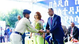 Read more about the article የከተማዋን ልማት ለማስቀጠል ህዝባዊ መሰረት ያለው የሰላምና ደህንነት ኃይል መገንባት ወሳኝ ነው – ሌተናል ጀነራል አስራት ዴኔሮ
