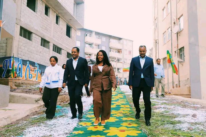 You are currently viewing በአደስ ከተማ ክፍለ ከተማ ገብስ ተራ ተብሎ በሚጠራው አካባቢ በሚገኘው ቁጥር 3 የበጎነት መንደር የተገነባውን 44 የመኖሪያ ቤቶች እና ሱቆች ያሉት ባለ አምስት ወለል ህንጻ ለተጠቃሚዎች አስተላልፈናል – ከንቲባ አዳነች አቤቤ