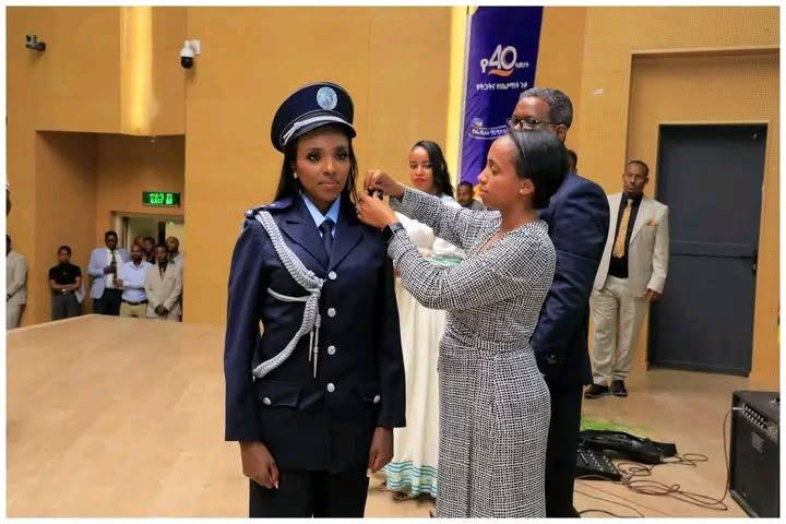 ጀግናዋ ኮማንደር አትሌት ጥሩነሽ ዲባባ በረ/ ኮሚሽነርነት ማዕረግ ተሾመች