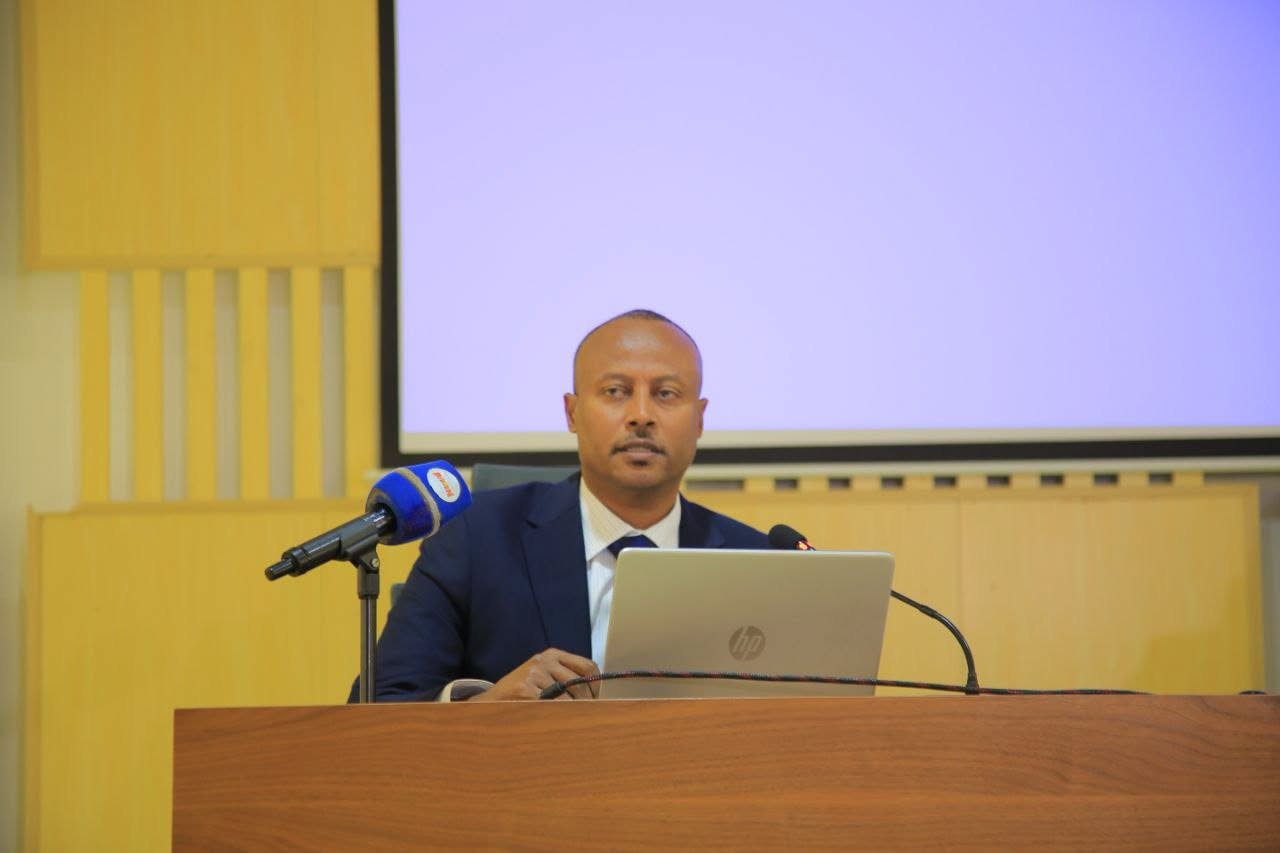 You are currently viewing በ“አገልጋይ” ፕሮግራም 89 በመቶ የሚሆኑ ቅሬታዎችን መፍታት ተችሏል- ጀማሉ ጀምበር (ዶ/ር )