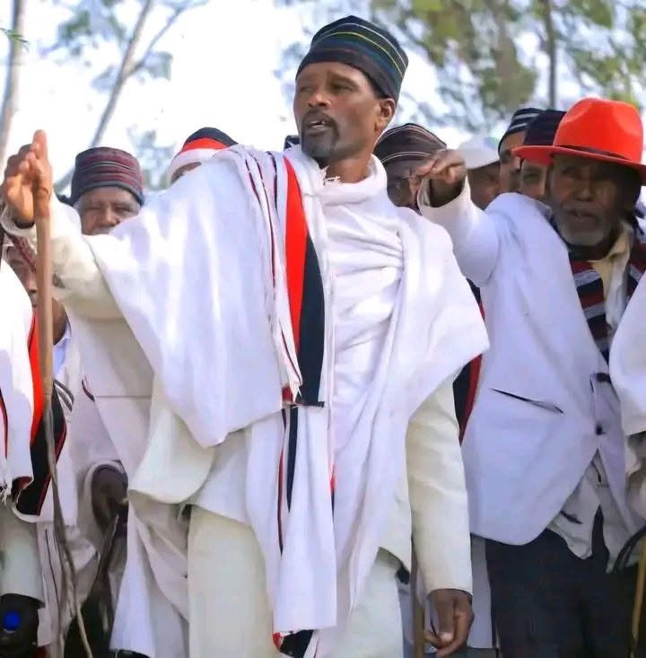 የሙደና አባ ገዳ ጌቱ ተሊላ ቱፋ: አዲሱ የቱለማ አባገዳ በመሆን አለንጌ ተረከቡ