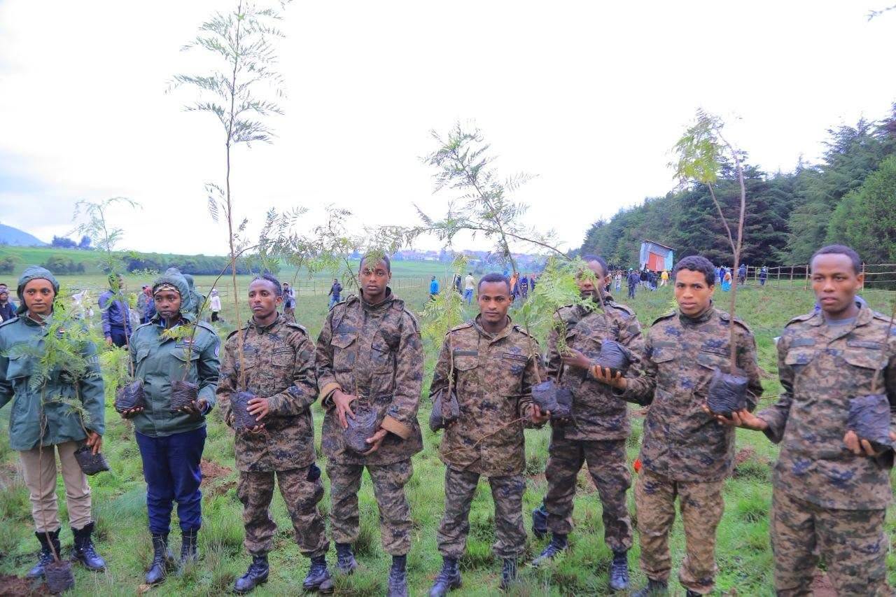 You are currently viewing የሀገር ዳር ድንበር እያስከበርን፣ለትውልድ የሚሻገር አሻራችንን በጋራ አኑረናል-የሰሜን ምሰራቅ ዕዝ አመራርና አባላት