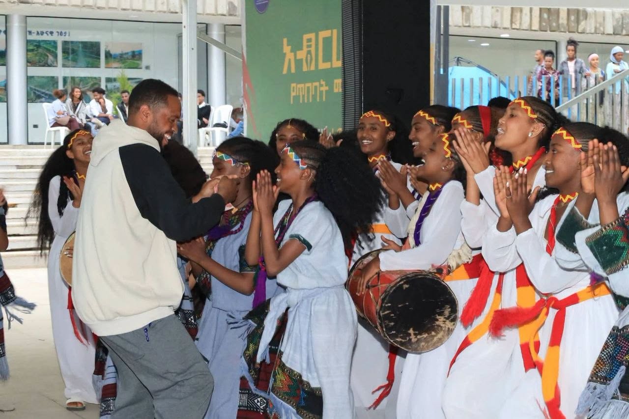 You are currently viewing ኪነ-ጥበብ ወጣቶች ሀገር ወዳድ እንዲሆኑና የወል ትርክት እንዲኖራቸው ትልቅ አስተዋጽኦ እያበረከተ ነው