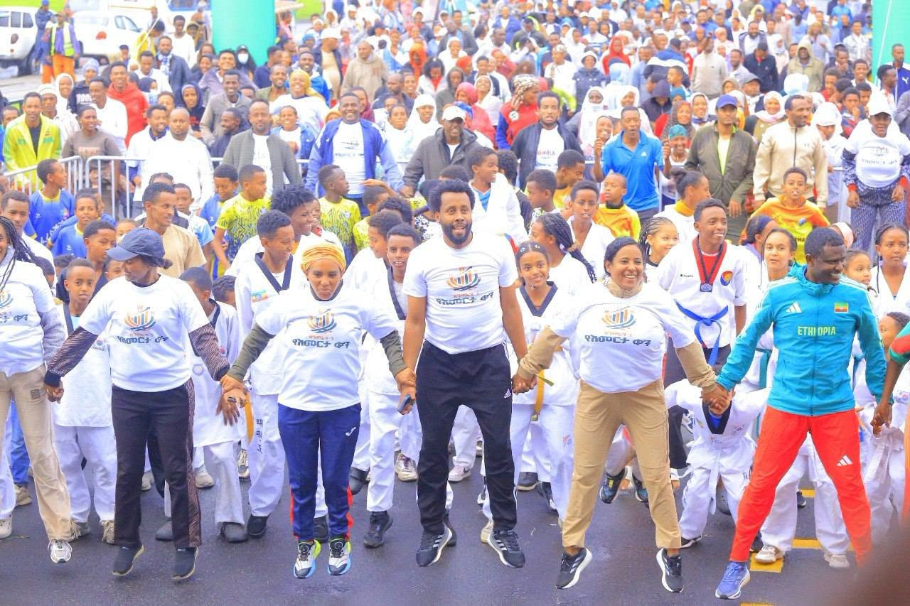 You are currently viewing የእመርታ ቀንን አስመልክቶ ከተማ አቀፍ የብዙሃን የአካል ብቃት እንቅስቃሴ ተካሄደ