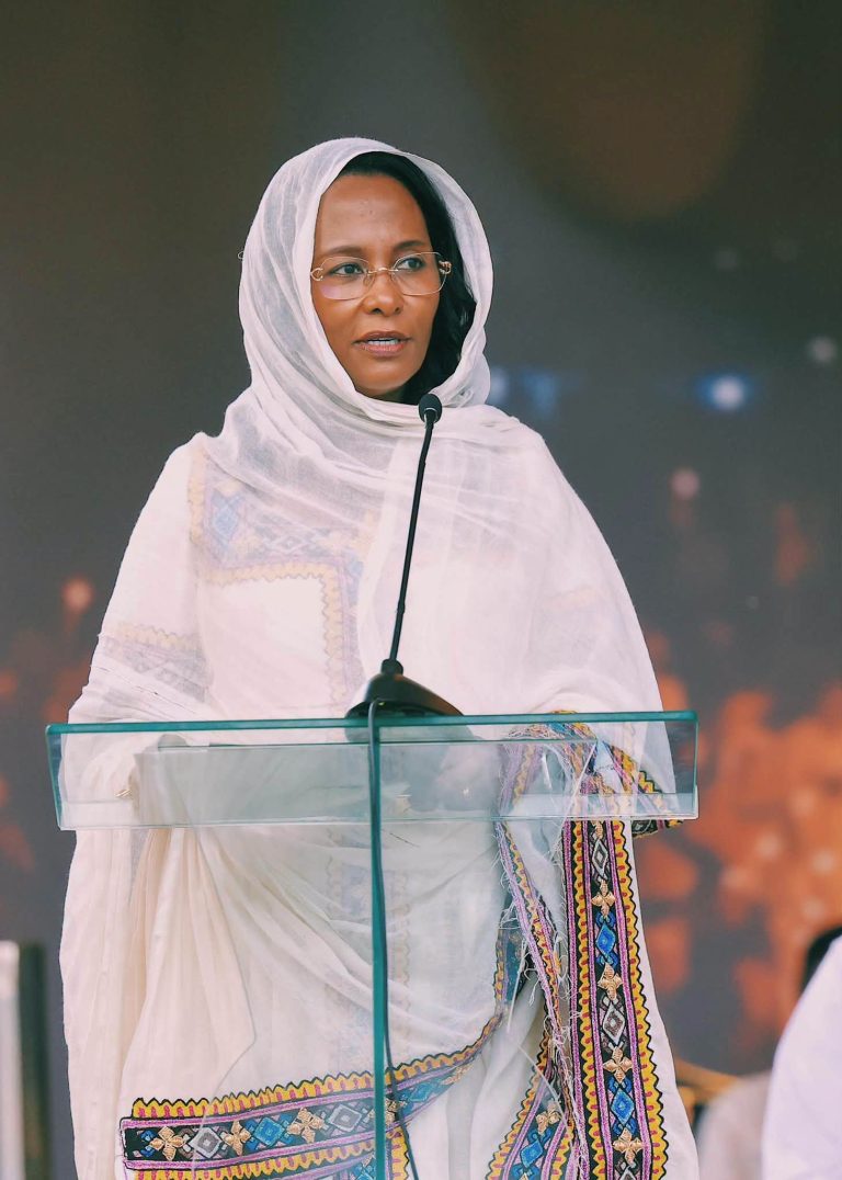 "እያንዳንዳችን የተለያየ ባህል፣ ቋንቋ፣ ሃይማኖት እና ማንነት ቢኖረንም እንደ ደመራው በጋራ ስንቆም ጨለማውን የሚያሸንፍ ብርሃን እንሆናለን"! - ከንቲባ አዳነች አቤቤ