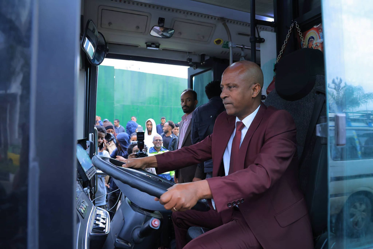 የማንሰራራት ቀንን ምክንያት በማድረግ ነጻ የትራንስፖርት አገልግሎት እየተሰጠ ነው