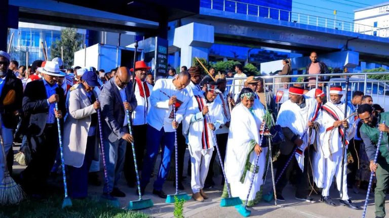 የፊታችን ቅዳሜ መስከረም 23/2019 ቀን "ኢሬቻ ለሀገራዊ መግባባት"በሚል መሪ ቃል በአዲሰ አበባ የሚከበረውን የሆራ ፊንፊኔ ኢሬቻ በዐል ምክንያት በማድረግ የጽዳት ዘመቻ ተካሄዷል።